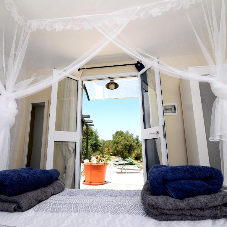 Trullo Vista - Camera Matrimoniale con Patio - 13