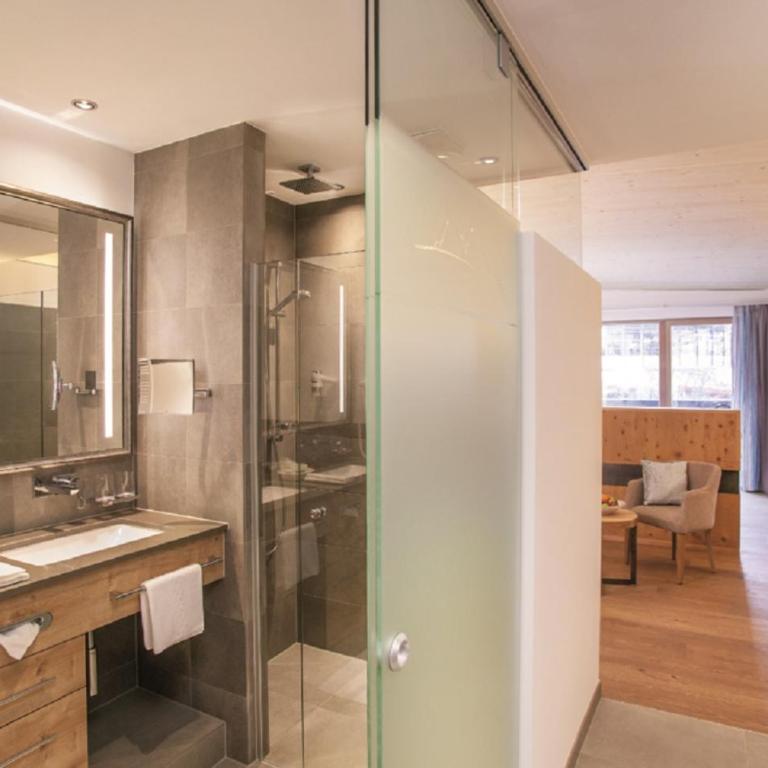 Hotel Piz Buin - Doppelzimmer - barrierefrei - 1