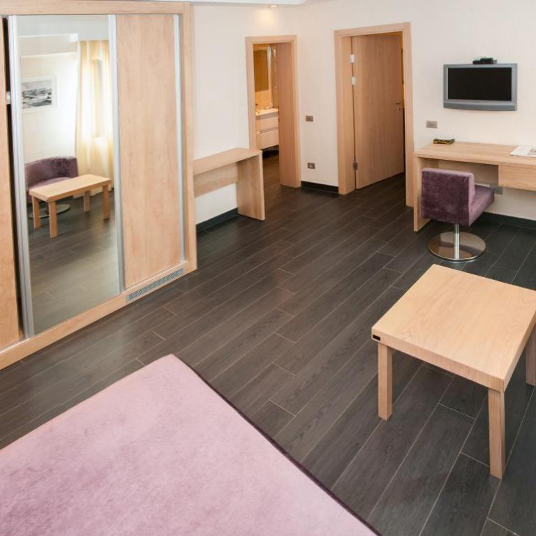 Hotel Astoria - Standardni Apartman Tipa "Suite" - 6