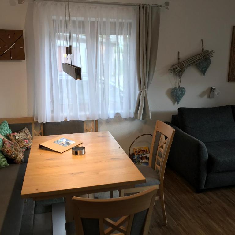 Almblick Ferienwohnung - Apartment mit Blick auf die Berge - 1