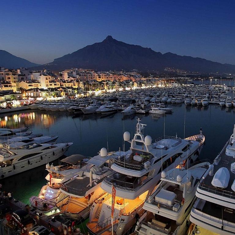 MARBELLA HOME RENTALS - Frontline 3BR apartment, Puerto Banus - Apartamento de 3 dormitorios - 40