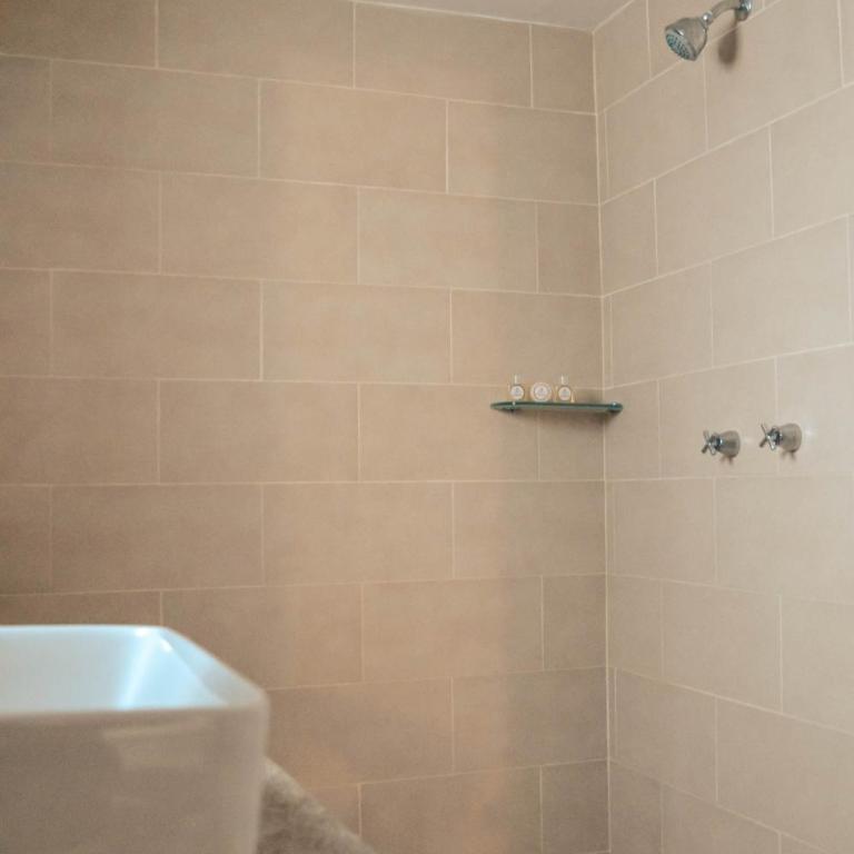 Hotel Latino - Habitación con cama extragrande. - 3