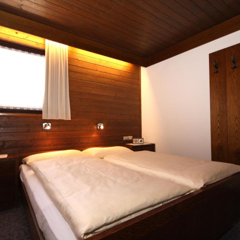 Apartments Residence Alta Badia - Appartamento con 2 Camere da Letto e Balcone - 3