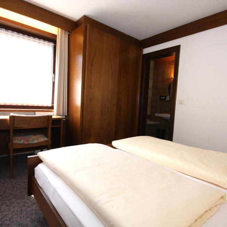 Apartments Residence Alta Badia - Appartamento con 2 Camere da Letto, 2 Bagni e Balcone - 1