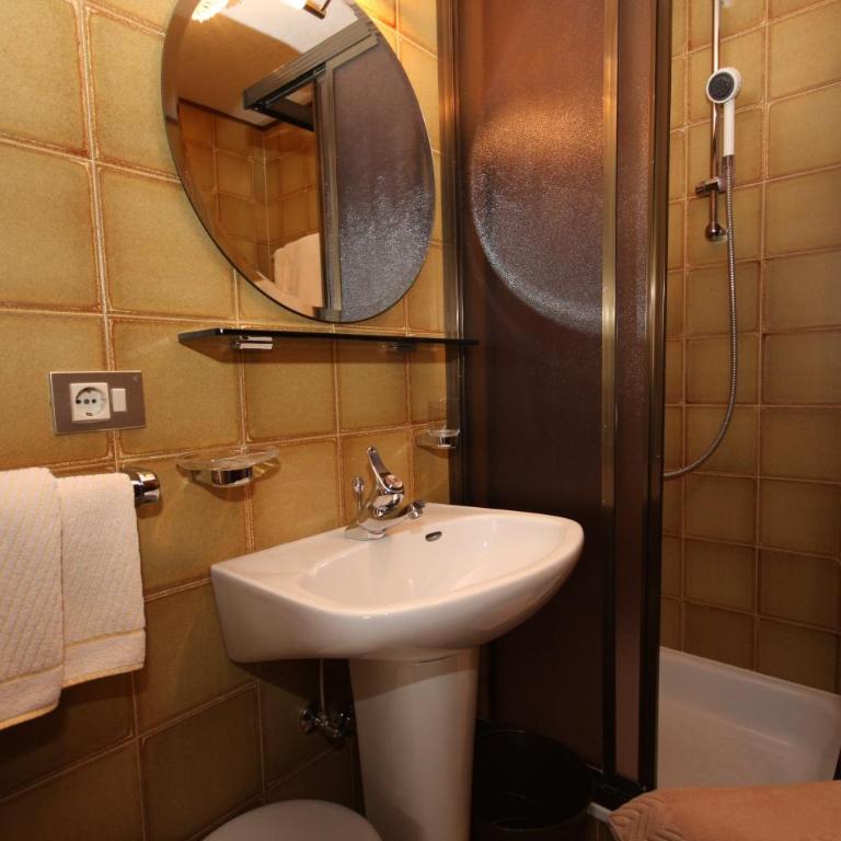Apartments Residence Alta Badia - Appartamento con 2 Camere da Letto, 2 Bagni e Balcone - 7