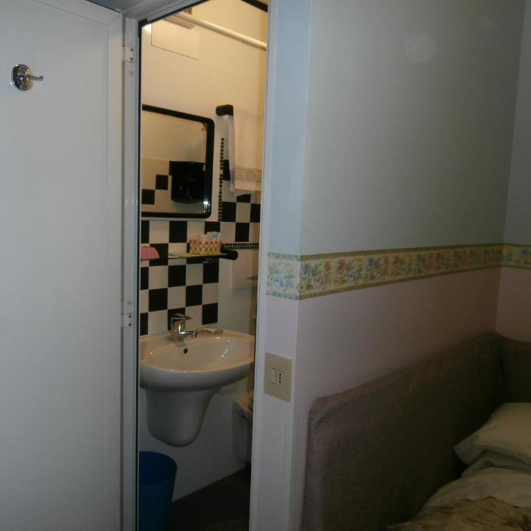 Albergo Junior - Camera Singola con Bagno Privato - 4