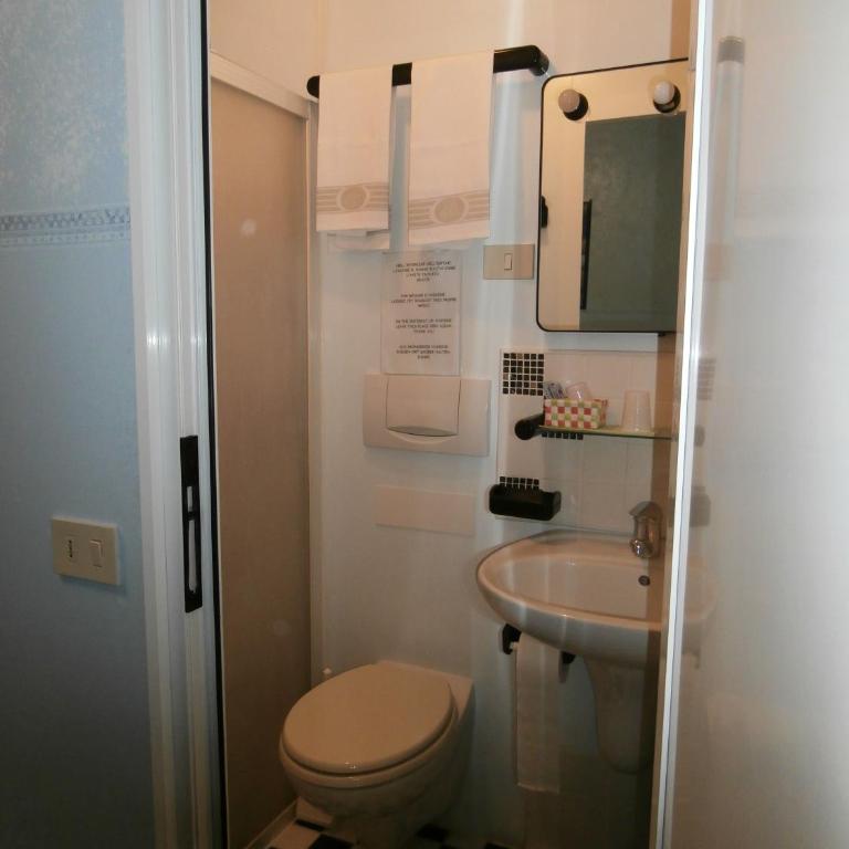 Albergo Junior - Camera Matrimoniale/Doppia con Letti Singoli con Bagno Privato - 6