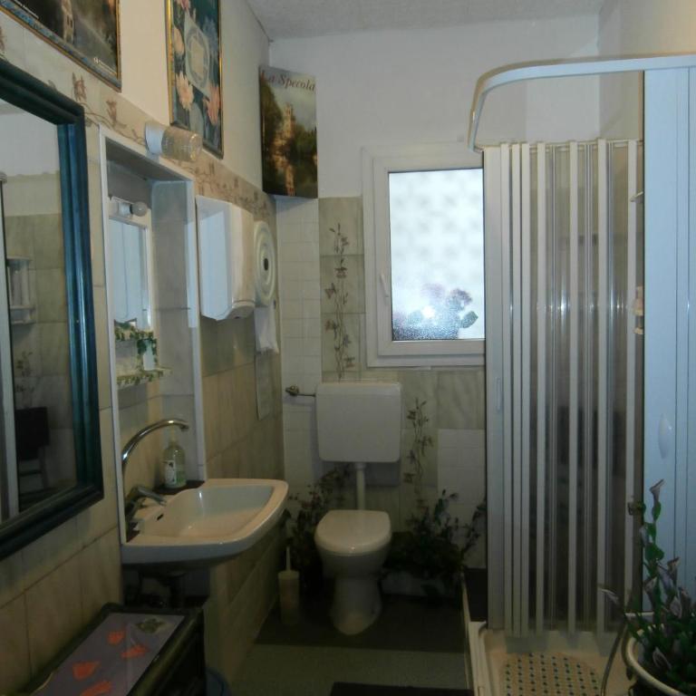 Albergo Junior - Camera Matrimoniale/Doppia con Letti Singoli con Bagno in Comune - 5
