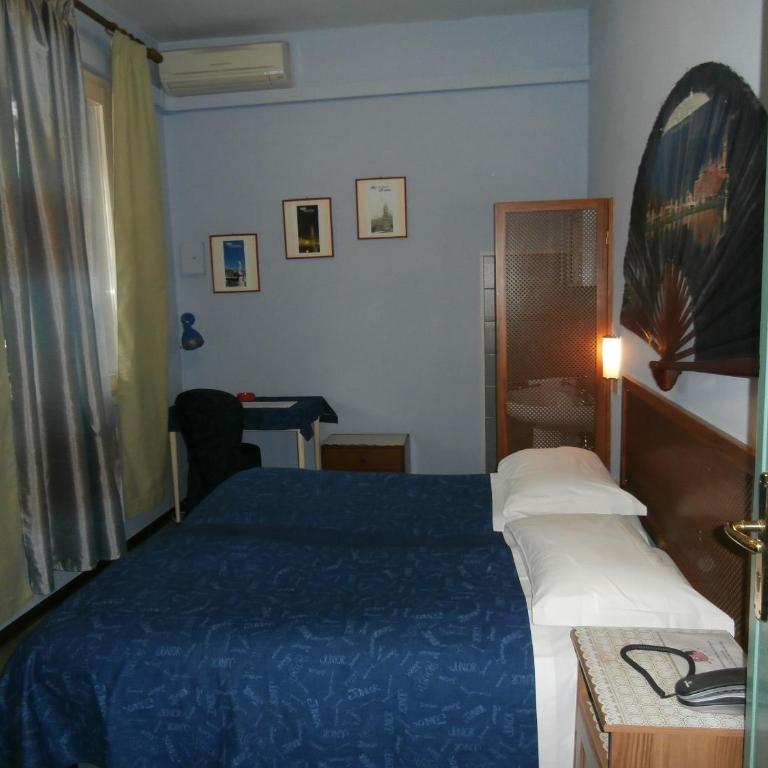 Albergo Junior - Camera Matrimoniale/Doppia con Letti Singoli con Bagno in Comune - 9