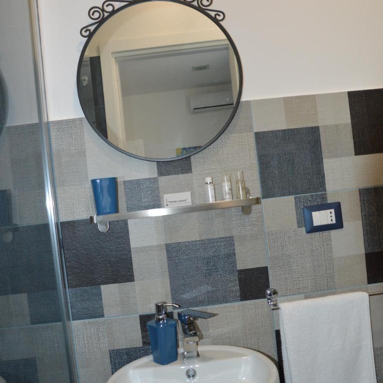 B&B Giardino Bellini-centro - Deluxe Double Room with Balcony - 21