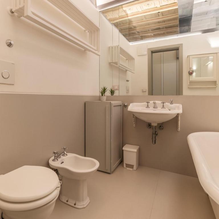 GuestHost - Piazza Navona Elegant Apartment - Three-Bedroom Apartment - 28