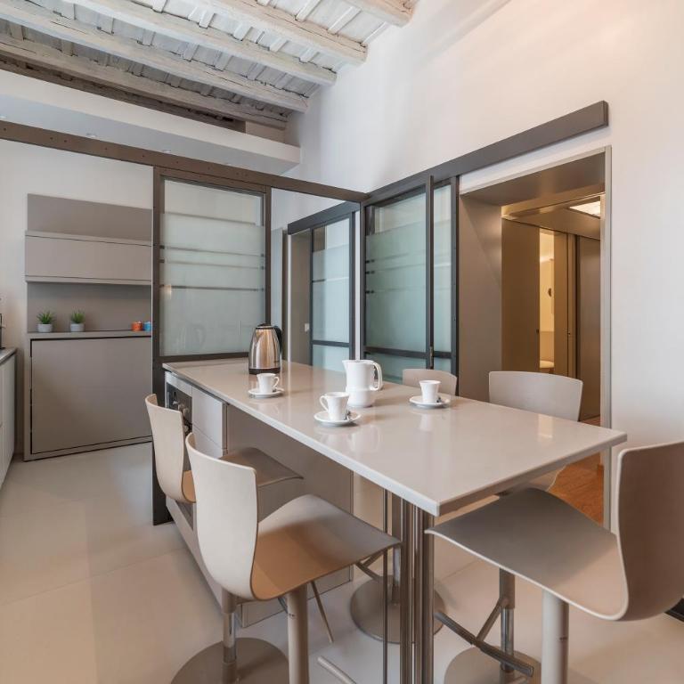 GuestHost - Piazza Navona Elegant Apartment - Three-Bedroom Apartment - 3