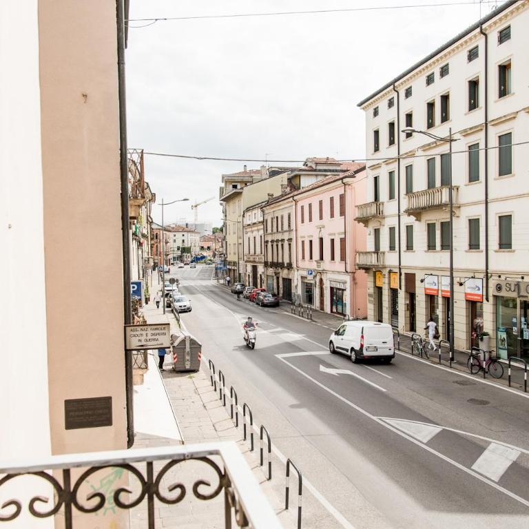 INTERO APPARTAMENTO nel cuore di VICENZA - Appartamento con 2 Camere da Letto - 17