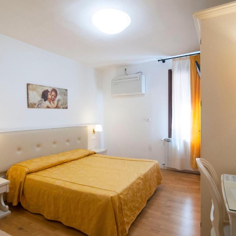 Albergo ai Tolentini - Camera Tripla Standard - 1