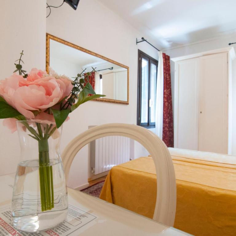 Albergo ai Tolentini - Camera Tripla Standard - 4