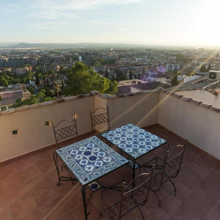 Montevive, disfruta los atardeceres únicos de Granada en nuestra terraza - Four-Bedroom House - 13