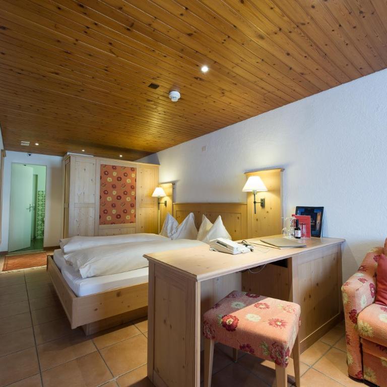 Alpenblick Hotel & Restaurant Wilderswil by Interlaken - Superior Doppelzimmer für 4 Personen mit Zustellbett - 4