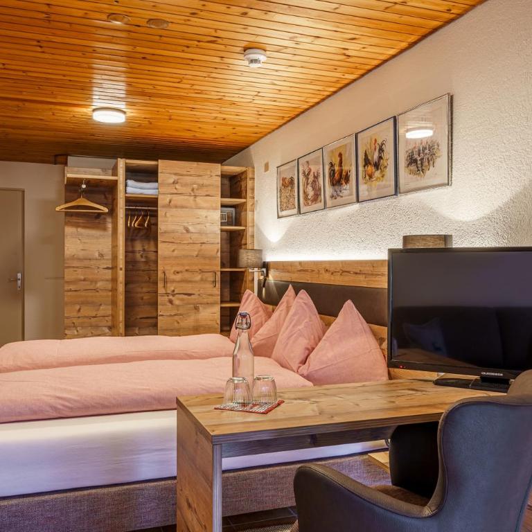 Alpenblick Hotel & Restaurant Wilderswil by Interlaken - Superior Doppelzimmer für 4 Personen mit Zustellbett - 7