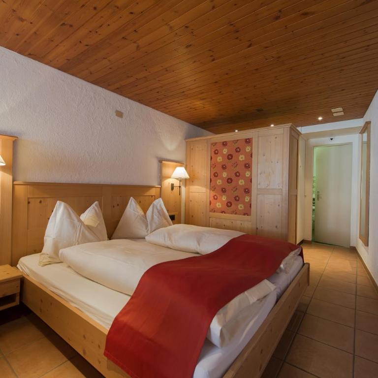 Alpenblick Hotel & Restaurant Wilderswil by Interlaken - Superior Doppelzimmer für 4 Personen mit Zustellbett - 2