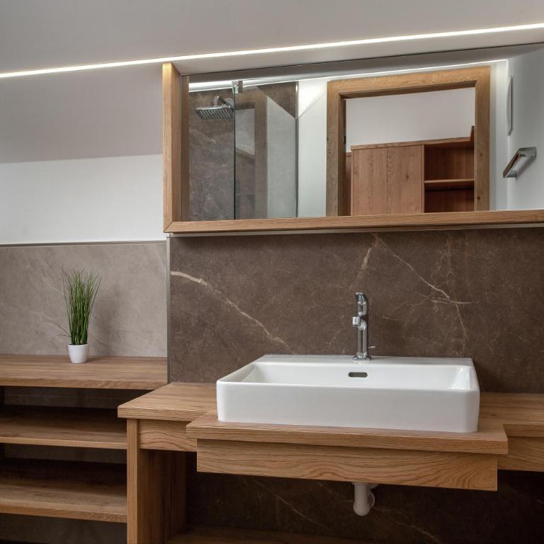 See 58 - Deluxe Apartment - 14