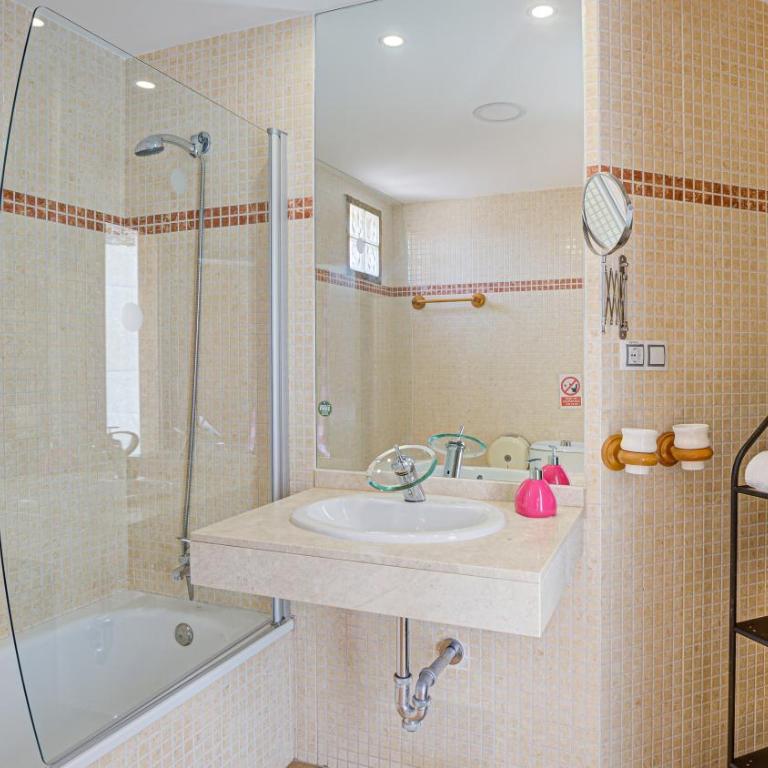 Villa Oneida - Three-Bedroom Villa - 27
