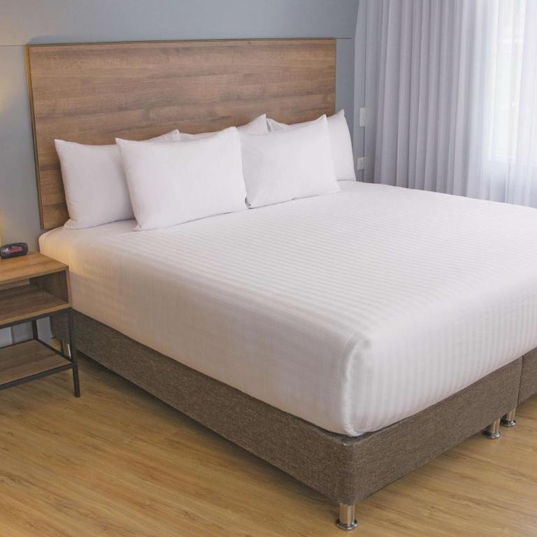 La Quinta by Wyndham Medellin - Queen Room - 1