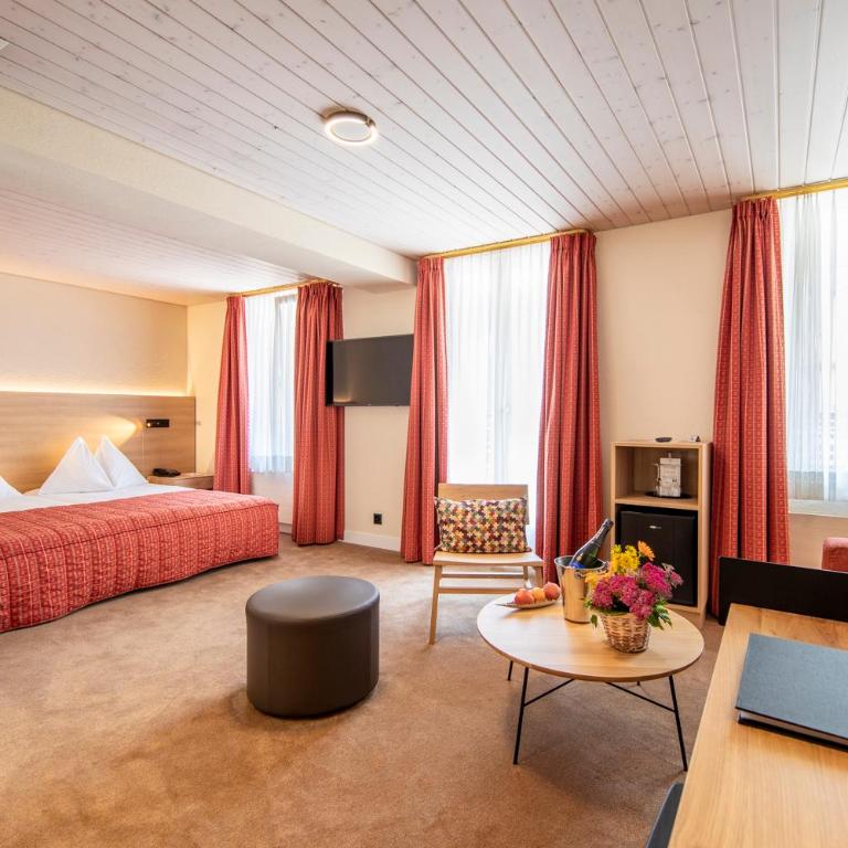 Hotel Kreuz & Post Grindelwald - Deluxe Doppelzimmer mit Balkon und Blick auf den Eiger - 2
