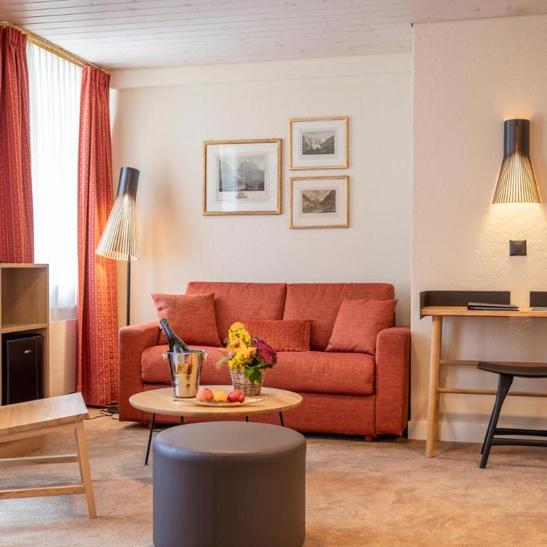 Hotel Kreuz & Post Grindelwald - Deluxe Doppelzimmer mit Balkon und Blick auf den Eiger - 4