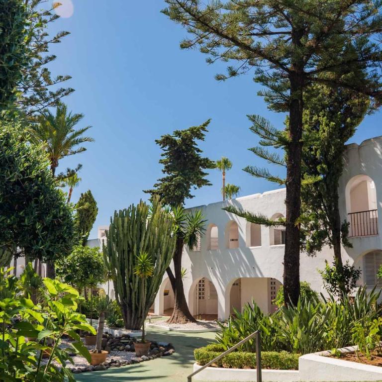 Azahara I, 25A small cozy apartment with great views located in the popular area of Nueva Andalucia - Two-Bedroom Apartment - 3