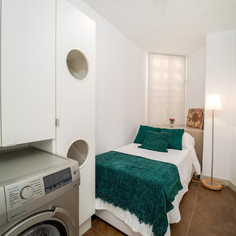 Azahara I, 25A small cozy apartment with great views located in the popular area of Nueva Andalucia - Two-Bedroom Apartment - 8