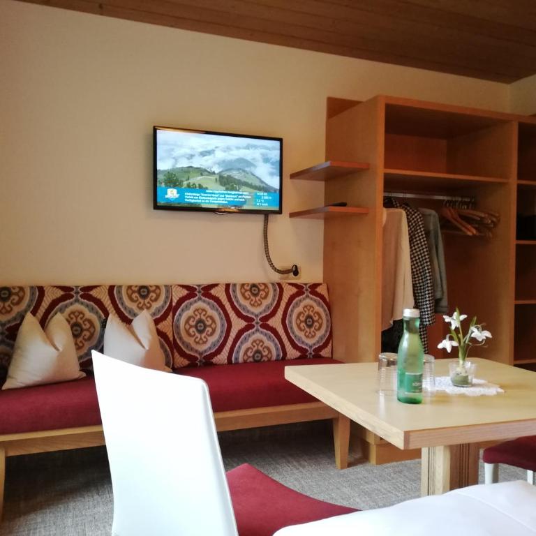 Hotel Garni Erler - Standard Doppelzimmer mit Balkon - 7