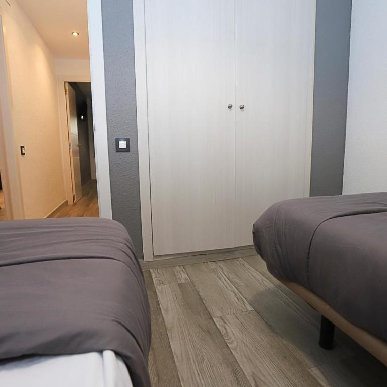 DIFFERENTFLATS Llum - Two-Bedroom Apartment - 3