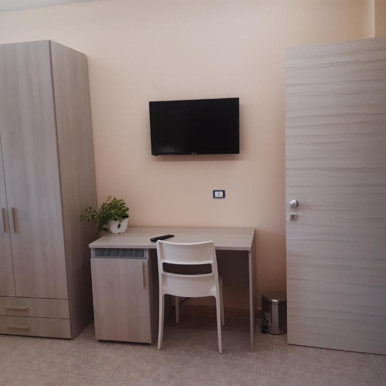 Vittorio Veneto Accomodation - Tropea city center - Camera Familiare con Balcone - 11