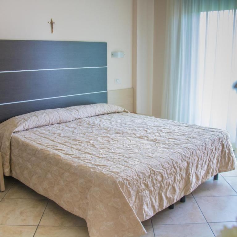 Renzo Hotel - Camera Matrimoniale Superior - 2