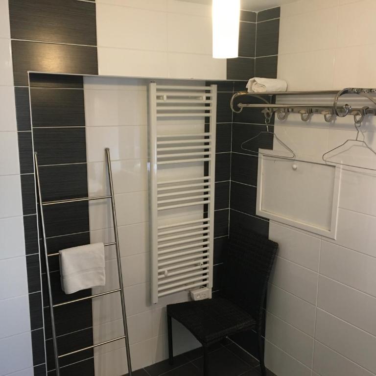 Un Hotel sur le Port - Chambre Double - Accessible aux Personnes à Mobilité Réduite - 2