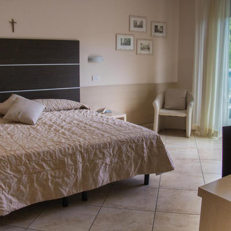Renzo Hotel - Camera Familiare - 1