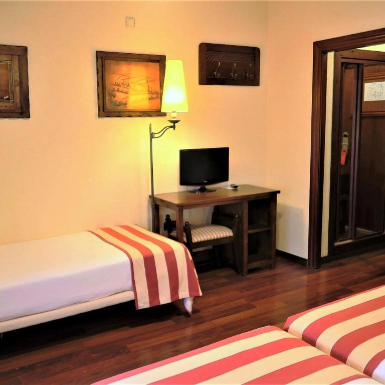 Hotel Urogallo - Habitación Doble con cama supletoria - 3