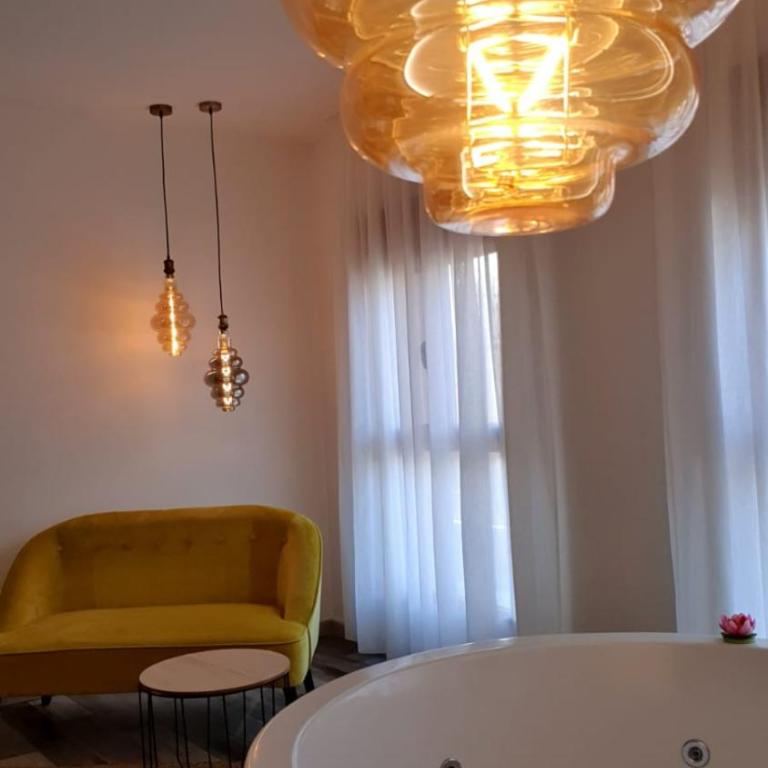 Reina Victoria Prado Sastre - Deluxe Suite with Spa Bath - 6