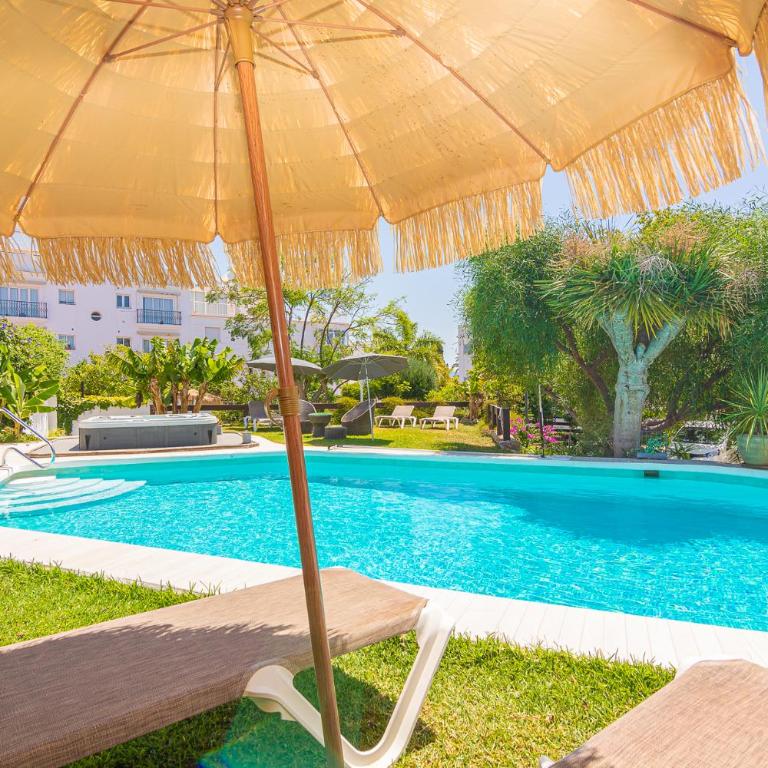 Resort con piscina privada en Calle Carabeo - Villa - 14
