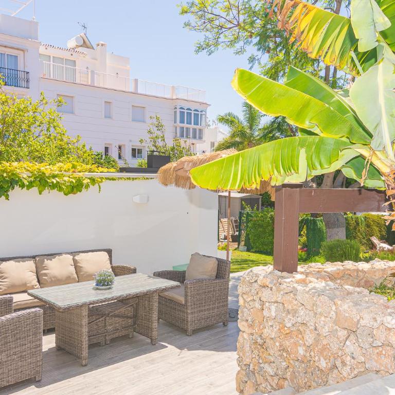 Resort con piscina privada en Calle Carabeo - Villa - 24