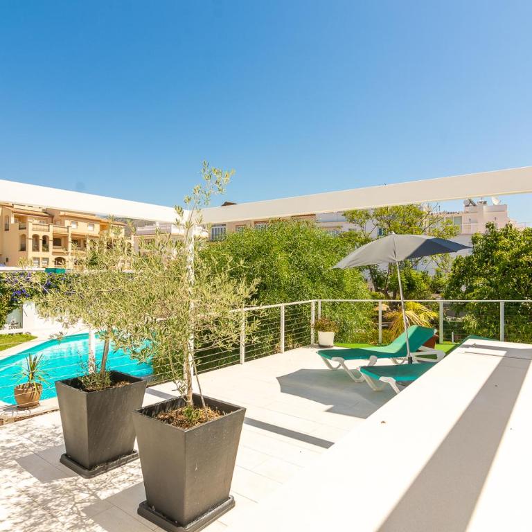 Resort con piscina privada en Calle Carabeo - Villa - 46
