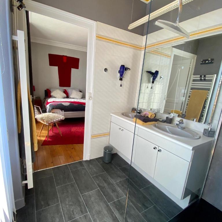 Les Lamartine-chambres d'hôtes - Chambre Double ou Lits Jumeaux Deluxe – Vue sur Jardin - 3