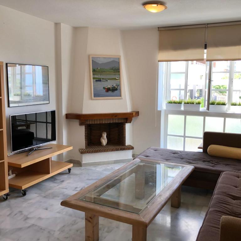 El Cortijuelo. Magnificent triplex terraced house with rooftop of 18m2, overlooking the sea. Parking - Vacation Home - 15