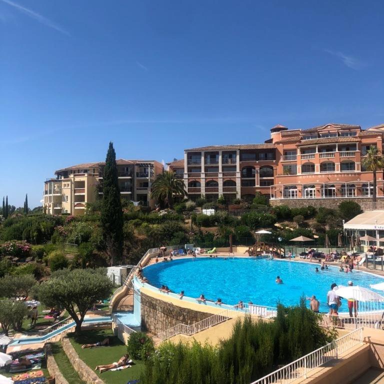 Appartement à Cap Estérel Village Pierre et Vacances Piscines et parking inclus - Studio - 24