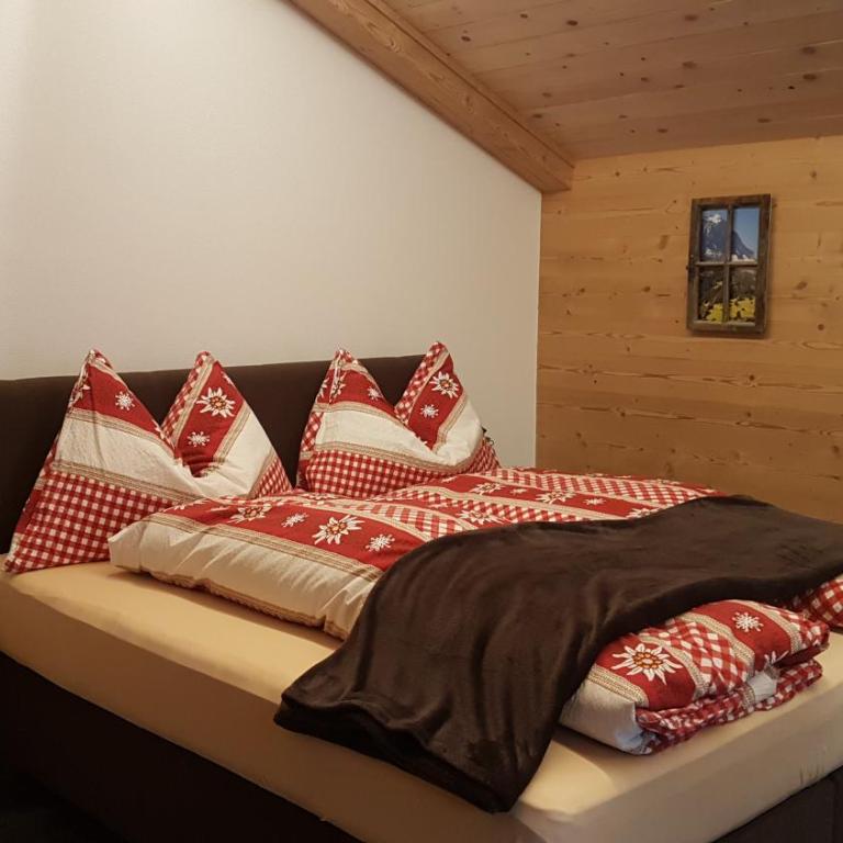 Chalet bei der Arve - Dreibettzimmer mit Bergblick - 17