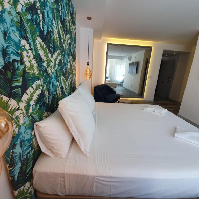 Reina Victoria Prado Sastre - Queen Suite with Spa Bath - 6