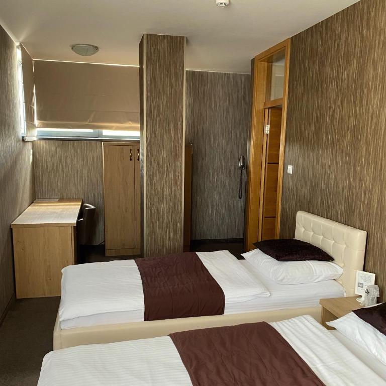 Hotel Banja Luka - Četvorokrevetna Soba - 1