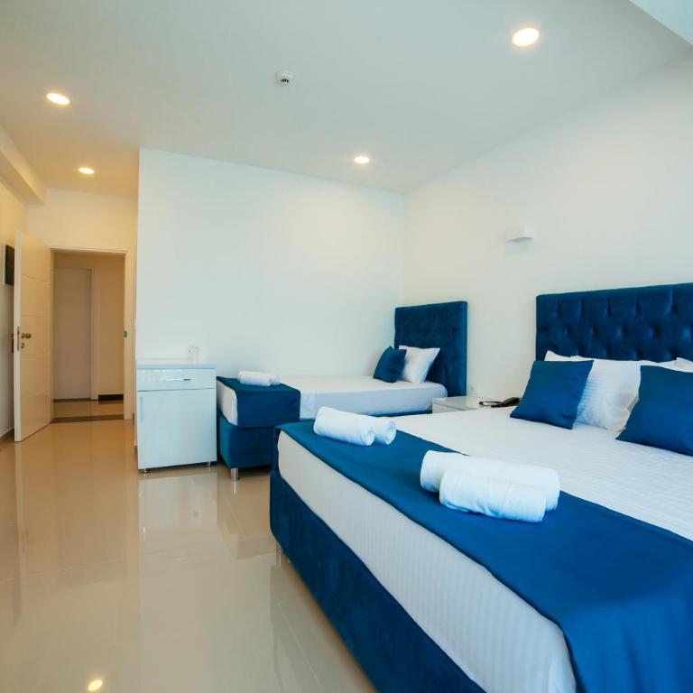 Hotel Ambiente Ulcinj - Trokrevetna Soba sa Balkonom - 4