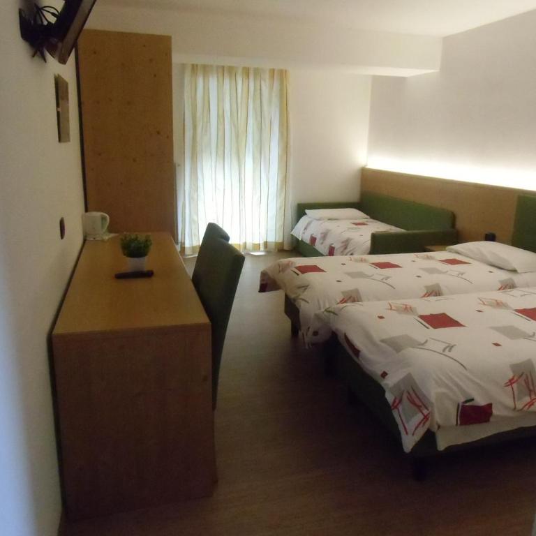Garni Festil - Camera Familiare con Balcone - 1