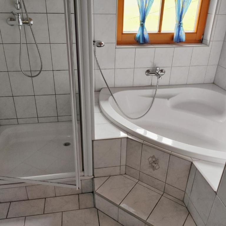 Gästehaus Laßnig - Doppelzimmer mit Balkon - 4
